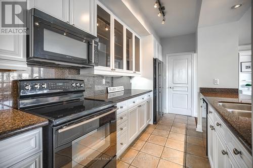 #310 -80 Port St E, Mississauga, ON - Indoor Photo Showing Kitchen With Double Sink With Upgraded Kitchen