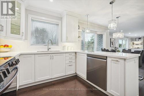 1235 Appleford Lane, Burlington, ON - Indoor Photo Showing Kitchen With Double Sink With Upgraded Kitchen