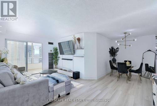 #2110 -115 Hillcrest Ave, Mississauga, ON - Indoor Photo Showing Living Room
