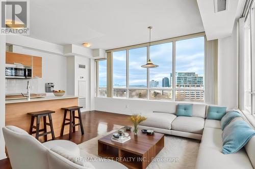 1004 - 3391 Bloor Street W, Toronto (Islington-City Centre West), ON - Indoor Photo Showing Living Room