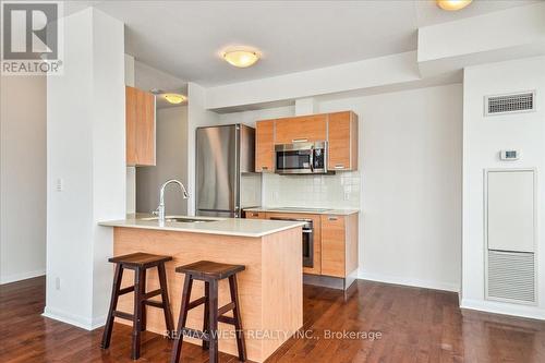 1004 - 3391 Bloor Street W, Toronto (Islington-City Centre West), ON - Indoor Photo Showing Kitchen