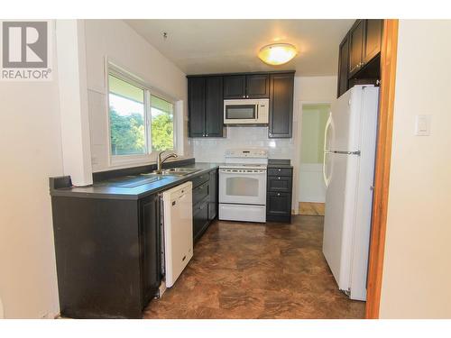 45 White Street, Kitimat, BC - Indoor Photo Showing Kitchen