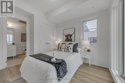 #107 -10 Steckley House Lane, Richmond Hill, ON - Indoor Photo Showing Bedroom