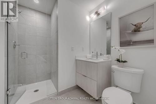 #107 -10 Steckley House Lane, Richmond Hill, ON - Indoor Photo Showing Bathroom