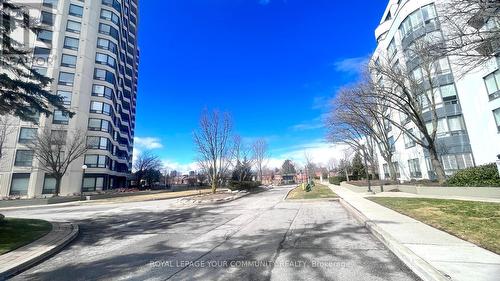 #208 -333 Clark Ave W, Vaughan, ON - Outdoor With Facade