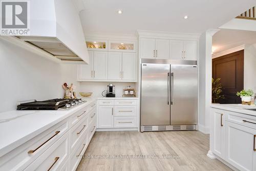 319 Sunnybrae Avenue, Innisfil, ON - Indoor Photo Showing Kitchen With Upgraded Kitchen
