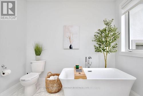 319 Sunnybrae Ave, Innisfil, ON - Indoor Photo Showing Bathroom