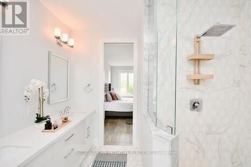 319 Sunnybrae Ave, Innisfil, ON - Indoor Photo Showing Bathroom
