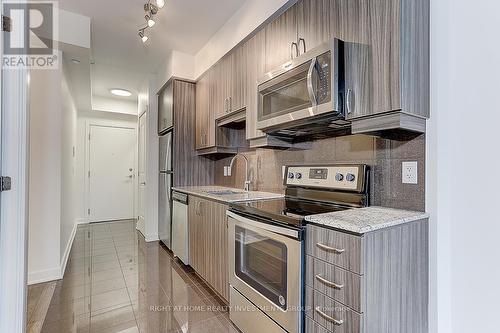 #1713 -9205 Yonge St, Richmond Hill, ON - Indoor Photo Showing Kitchen With Upgraded Kitchen