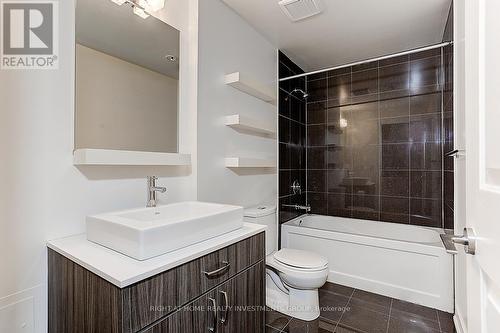 #1713 -9205 Yonge St, Richmond Hill, ON - Indoor Photo Showing Bathroom