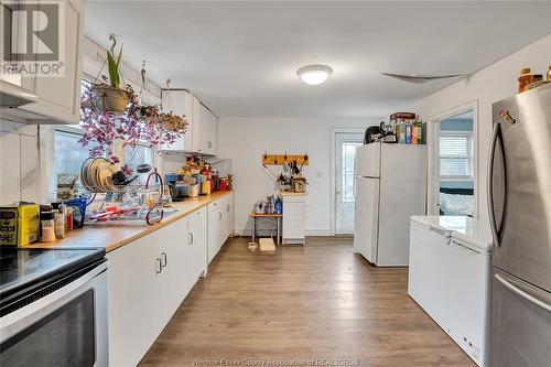 3426 Howard Avenue, Windsor, ON - Indoor Photo Showing Kitchen
