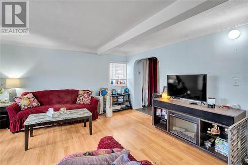 3426 Howard Avenue, Windsor, ON - Indoor Photo Showing Living Room