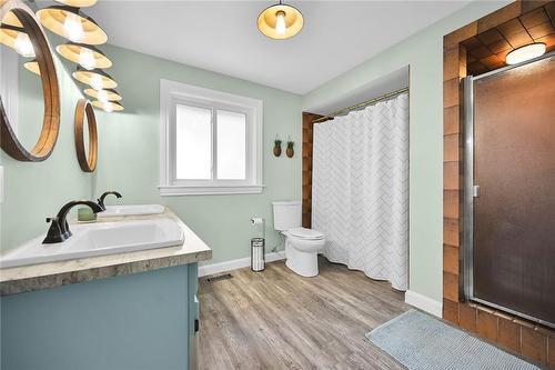 352 Maccrae Drive, Caledonia, ON - Indoor Photo Showing Bathroom