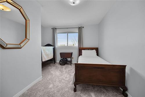 352 Maccrae Drive, Caledonia, ON - Indoor Photo Showing Bedroom