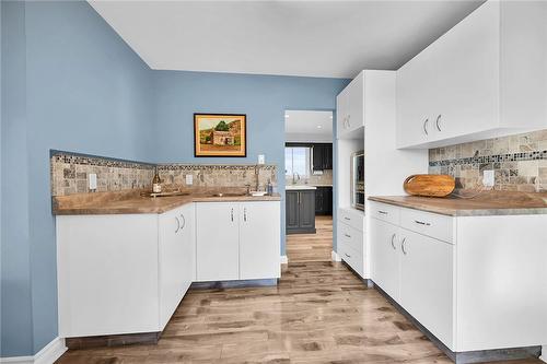 352 Maccrae Drive, Caledonia, ON - Indoor Photo Showing Kitchen