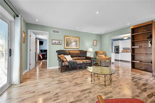 352 Maccrae Drive, Caledonia, ON - Indoor Photo Showing Living Room