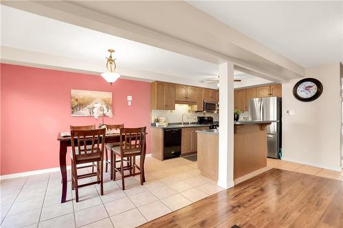 76 Magnolia Crescent, Grimsby, ON - Indoor Photo Showing Kitchen
