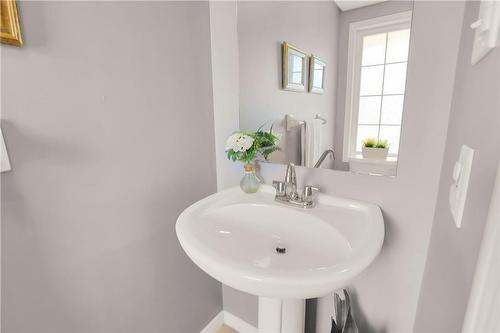 76 Magnolia Crescent, Grimsby, ON - Indoor Photo Showing Bathroom