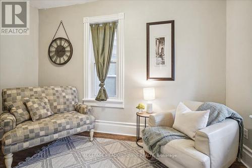 95 Scott St, Kitchener, ON - Indoor Photo Showing Living Room