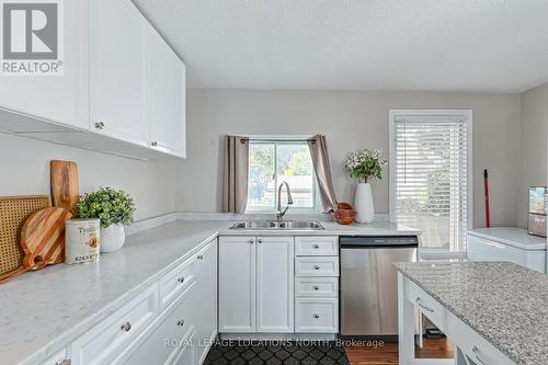 159 Sykes St N, Meaford, ON - Indoor Photo Showing Kitchen With Double Sink