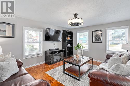 159 Sykes Street N, Meaford, ON - Indoor Photo Showing Living Room