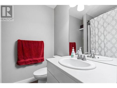 1651 Lynrick Road Unit# 137, Kelowna, BC - Indoor Photo Showing Bathroom