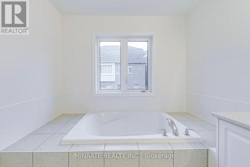 3941 Koenig Rd, Burlington, ON - Indoor Photo Showing Bathroom
