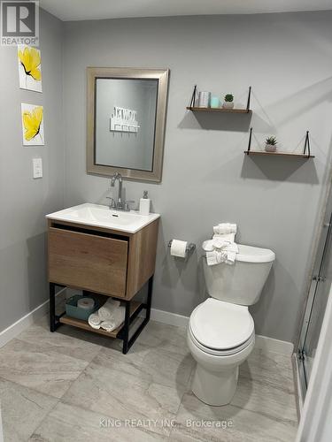7 Sherbourne St, St. Catharines, ON - Indoor Photo Showing Bathroom