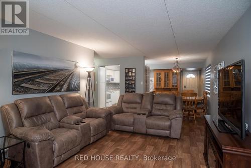 #1 -1518 Victoria Ave E, Thunder Bay, ON - Indoor Photo Showing Living Room