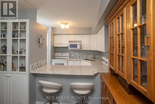 1 - 1518 Victoria Avenue E, Thunder Bay, ON - Indoor Photo Showing Kitchen
