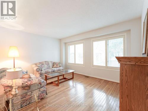 9 Briarwood Drive, New Tecumseth, ON - Indoor Photo Showing Living Room