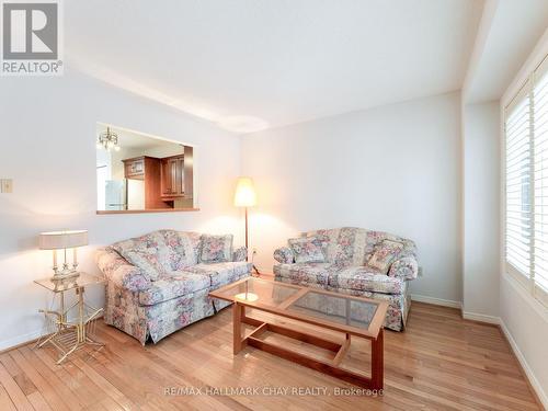 9 Briarwood Drive, New Tecumseth, ON - Indoor Photo Showing Living Room