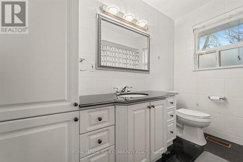 19 Weller Cres, Vaughan, ON - Indoor Photo Showing Bathroom
