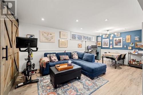 19 Weller Cres, Vaughan, ON - Indoor Photo Showing Living Room