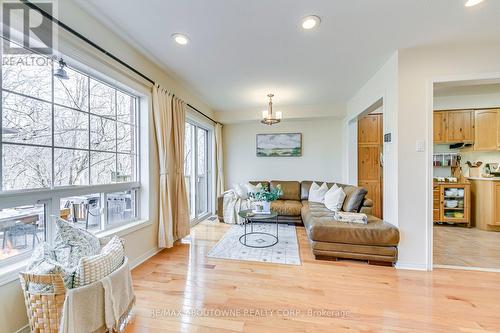 #243 -7360 Zinnia Pl, Mississauga, ON - Indoor Photo Showing Living Room