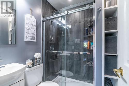 28 Cadillac Boulevard, Kawartha Lakes, ON - Indoor Photo Showing Bathroom