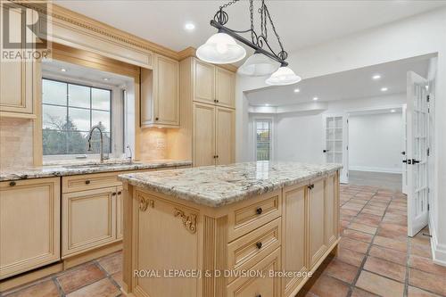 17 Sleepy Hollow Lane, Whitchurch-Stouffville, ON - Indoor Photo Showing Kitchen With Upgraded Kitchen
