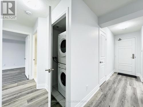 #203 -330 Red Maple Rd, Richmond Hill, ON - Indoor Photo Showing Laundry Room