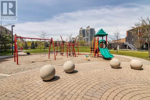 #203 -330 Red Maple Rd, Richmond Hill, ON - Outdoor