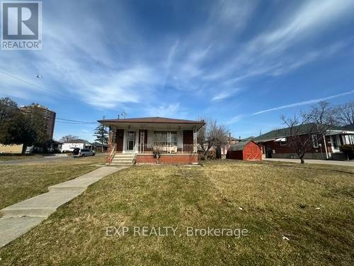 74 William Cragg Drive, Toronto (Downsview-Roding-Cfb), ON - Outdoor