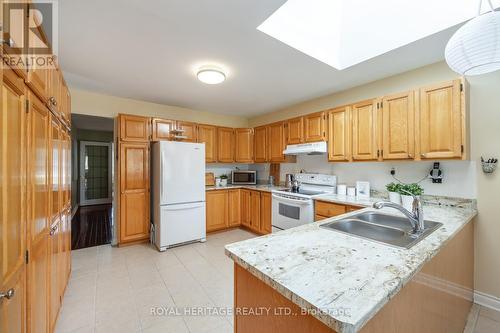 360 Sheppard Ave, Pickering, ON - Indoor Photo Showing Kitchen With Double Sink