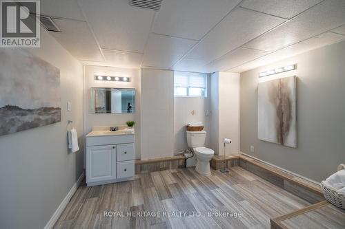 360 Sheppard Ave, Pickering, ON - Indoor Photo Showing Bathroom