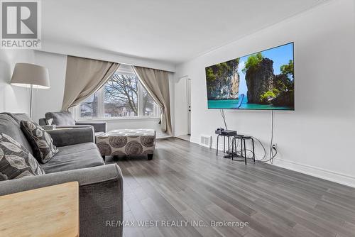 90 Westcroft Dr, Toronto, ON - Indoor Photo Showing Living Room
