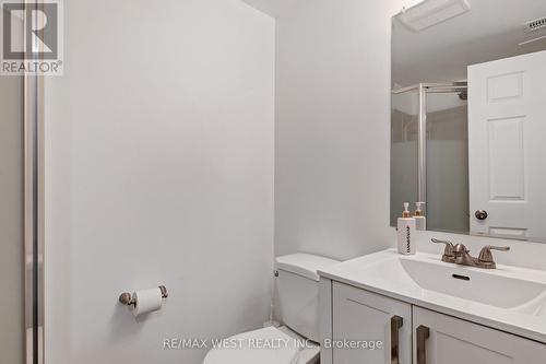 90 Westcroft Dr, Toronto, ON - Indoor Photo Showing Bathroom
