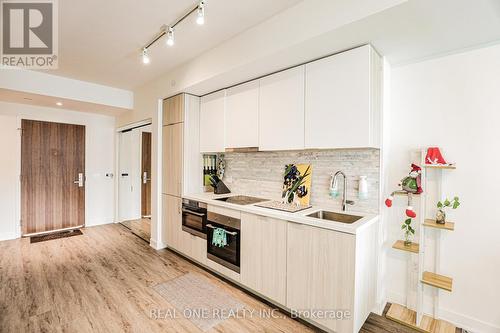606 - 15 Queens Quay E, Toronto, ON - Indoor Photo Showing Kitchen