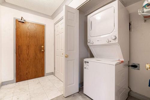 In-suite Laundry.  Newer Washer/Dryer - 2121 Lakeshore Road|Unit #307, Burlington, ON - Indoor Photo Showing Laundry Room