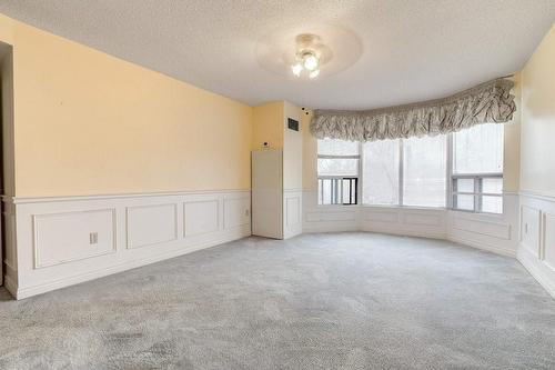 Primary features lots of room for a sitting area. - 2121 Lakeshore Road|Unit #307, Burlington, ON - Indoor Photo Showing Other Room