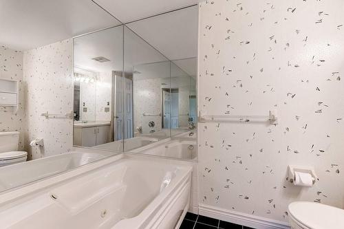 2121 Lakeshore Road|Unit #307, Burlington, ON - Indoor Photo Showing Bathroom