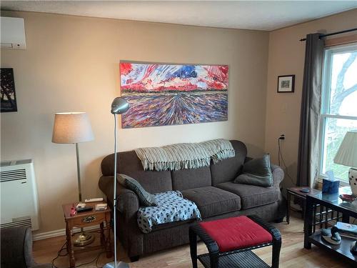 Livingroom - 325 Bluewater Parkway, Haldimand County, ON - Indoor Photo Showing Living Room