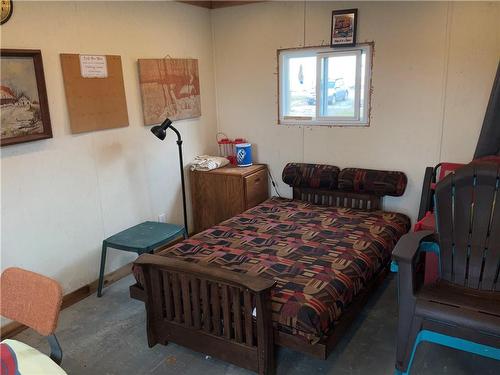 Bunkie/workshop - 325 Bluewater Parkway, Haldimand County, ON - Indoor Photo Showing Bedroom